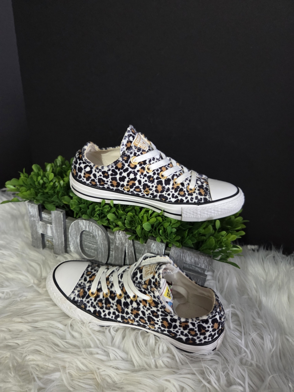 Faux Fur Women's Low-Top Leopard Print Sneakers In Cream/Black. Size 6 - Picture 3 of 12